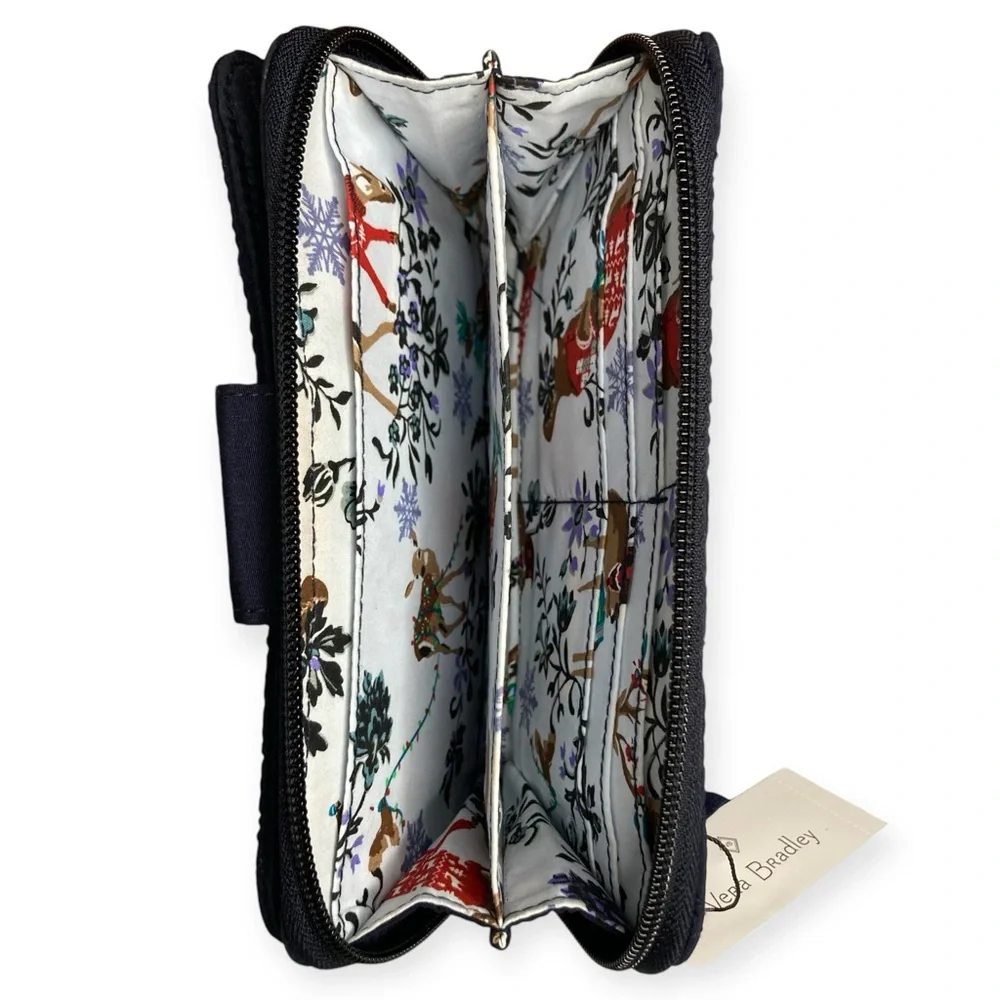⌛️SOLD⌛️ Vera Bradley RFID Turnlock Wallet Merry Mischief Snow Day Quilt Cotton - Picture 11 of 16